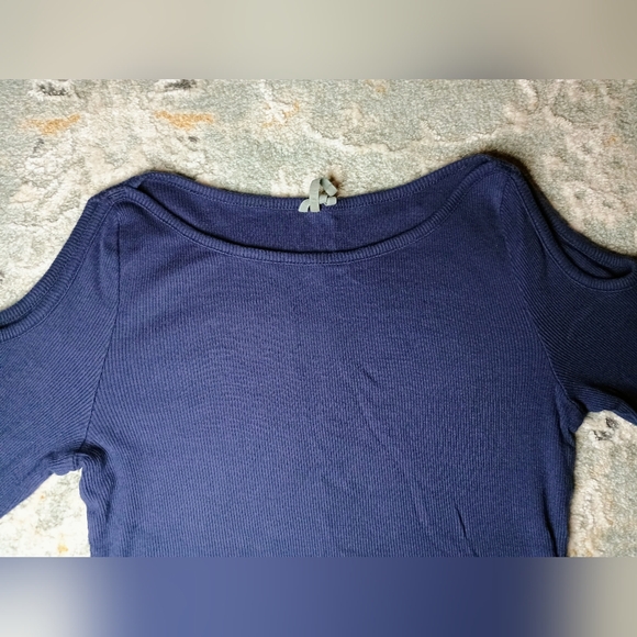 Anthropologie | Open-Shoulder 3/4 Sleeve Tee | Size XS | Navy - Picture 3 of 5